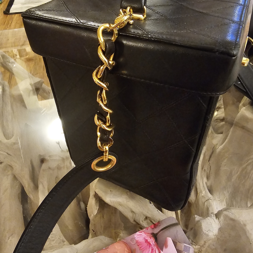 CHANEL Black Quilted Crossbody Bag with Gold Hardware - Picture 7 of 16